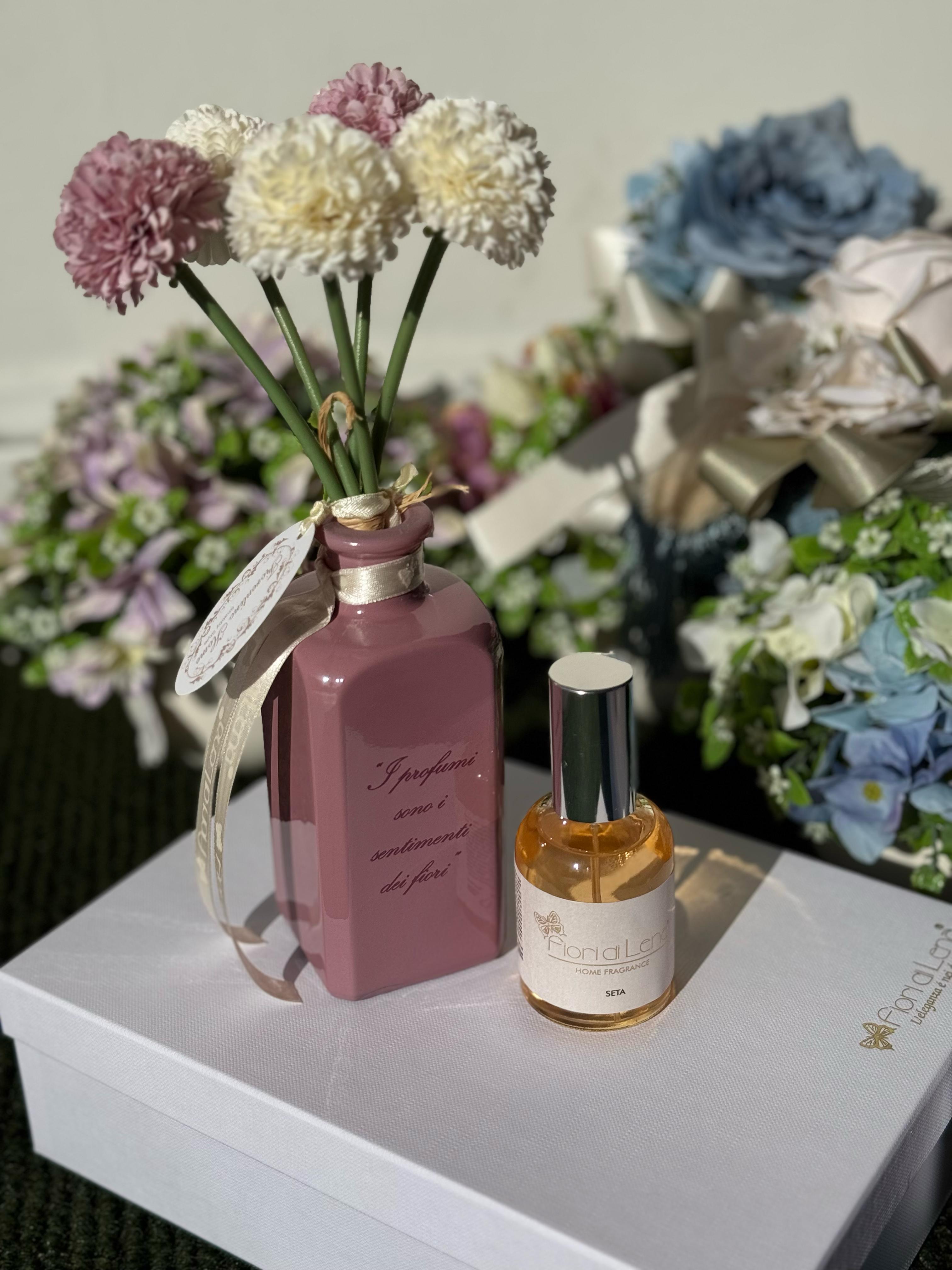 Profumatore in vetro colorato c/scritta personalizzata e spray 30 ML - H.11 cm - Fiori di Lena